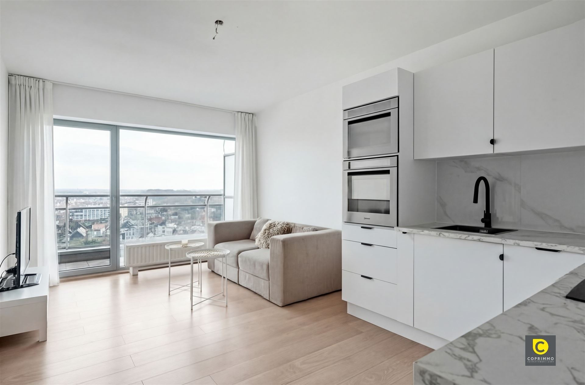 Kwalitatief gerenoveerd appartement met terras - foto 2