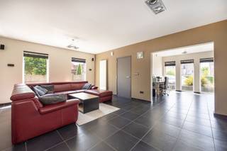 Welkom in deze prachtige woning nabij het centrum van Heist-op-den-Berg. Met zijn royale woonoppervlakte biedt deze woning ruimte en comfort voor...