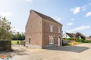 Op een uitstekende locatie te Nieuwrode bevindt zich deze landelijk gelegen woning met 3 slaapkamers op een prachtig perceel van 6483 m². U...