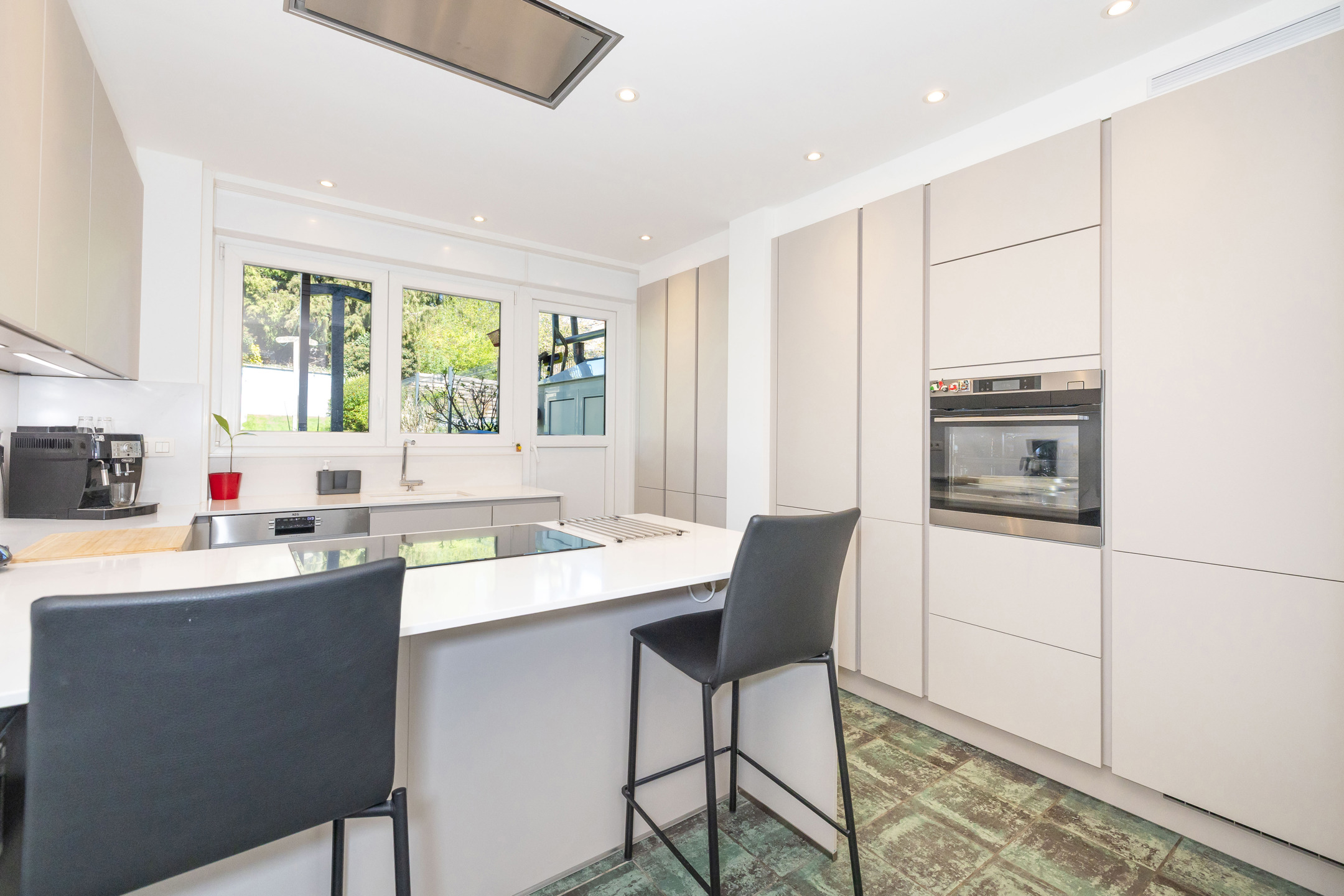 Mooie volumes en grote tuin, een zeldzaamheid in de stad - foto 4