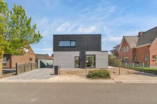 In de rustige en gegeerde Terwilgenstraat bevindt zich een volledig vernieuwde en grotendeels nieuw opgebouwde open bebouwing met...