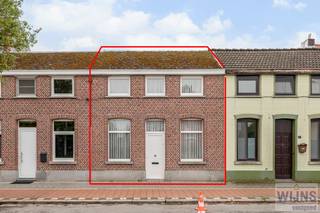 Te renoveren woning gunstig gelegen in het centrum van Emblem.Vlotte verbinding naar Lier en E313/E34.Bouwjaar 1920.Grondoppervlakte 375  m²   -  ...