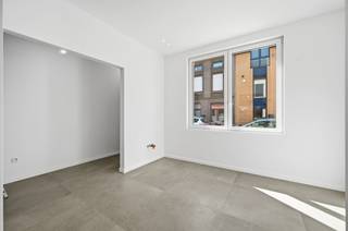 Deze instapklare woning met mooie gevel (wit pleisterwerk van Baumit) werd dit jaar totaal vernieuwd, met kwaliteitsvolle, prijzige materialen en...