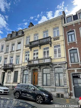 Prachtig, volledig gerenoveerde appartement van 110m2 met groot terras en grote tuin van185 m².Dit appartement is gelegen in een prachtige...