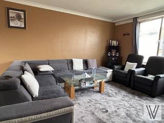 Centraal gelegen appartement in kleinschalig gebouw, vlakbij het centrum van het levendige Kuurne en op wandelafstand van natuurdomein "De Groene...