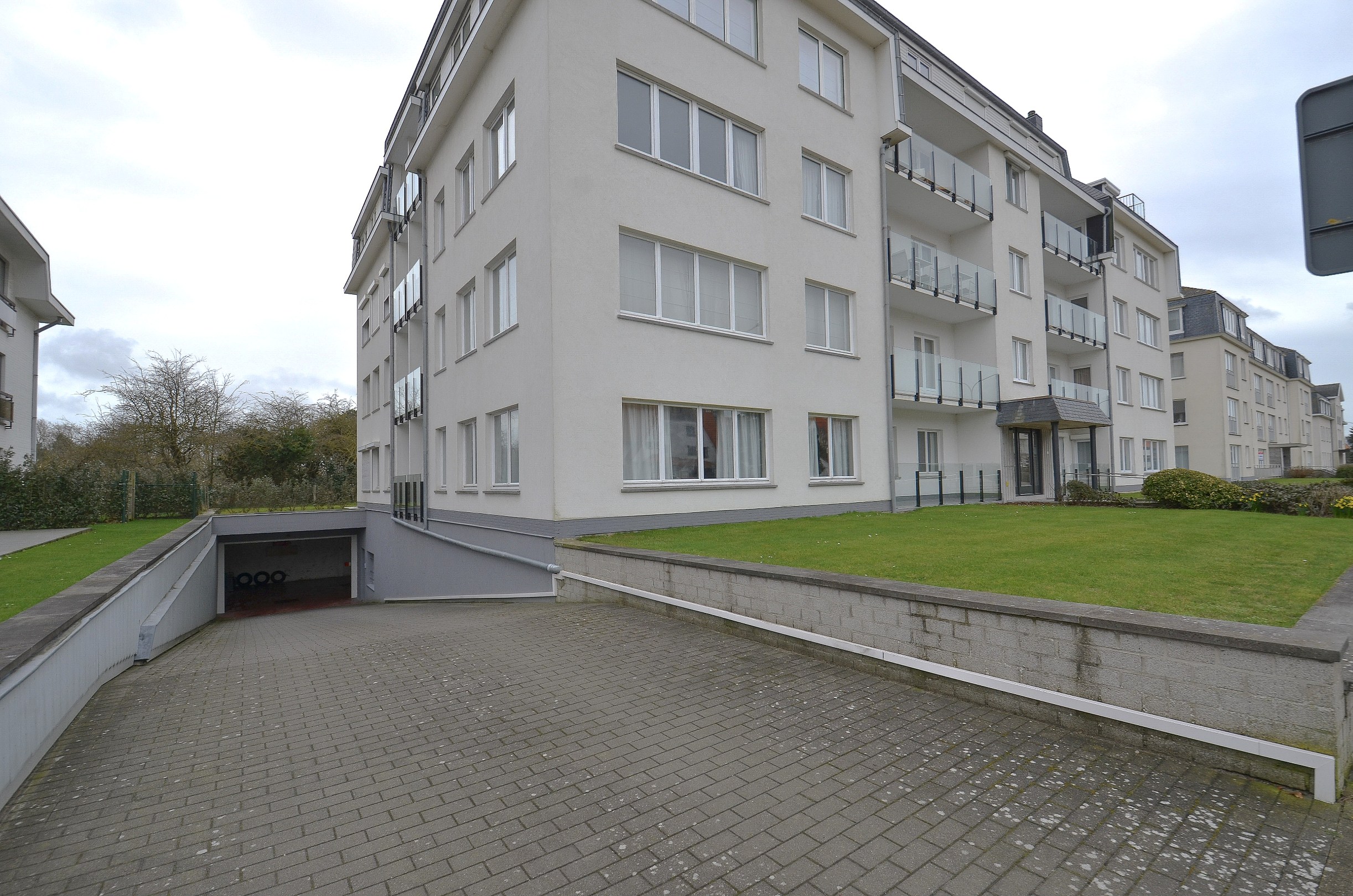 Ruime garagebox gelegen in de Elizabethlaan - foto 2