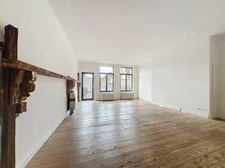 Enter an oasis of space and light, located on the second floor of a charming building in the heart of Ghent. This characterful apartment welcomes you with open arms and offers a perfect balance between the vibrancy of the city and the quiet home comfort. <br /><br />Nestled amidst bustling shopping streets, vibrant facilities and convenient public transport links, this unique place to live promises to bring the very best of city life at your fingertips. <br /><br />Apartment layout: <br />Entrance - living space - installed kitchen - bedroom - bathroom - terrace <br /><br />The common costs, in the form of a commission, amount to 150.00 euro/month and are used to maintain the common parts.