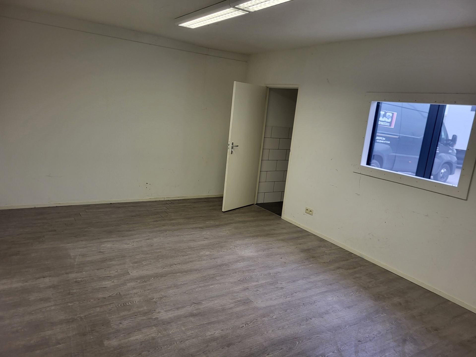 Commercial à louer à Bilzen-Hoeselt - photo 4