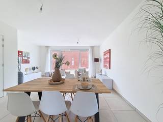 ‼️DU JAMAIS VU ! BAISSE DE PRIX CONSIDÉRABLE pour ces deux dernières maisons neuves exclusives, disponibles et habitable de suite, comprenant 4 chambres à coucher et situées en périphérie, dans un magnifique petit quartier. Prix incluant la TVA, les droits d'enregistrement et la maison entièrement peinte , y compris la superbe chambre mansardée. Le projet et le site sont désormais entièrement achevés.<br /><br />À recommander si vous recherchez une maison entièrement prête à emménager et disponible de suite, un cadre verdoyant et convivial, des gens sympas et un projet de construction neuve de petite envergure et de qualité, construit par un partenaire de confiance. Vous voyez certainement de quoi il s'agit... une entreprise familiale active depuis des années et qui vous met immédiatement en confiance. <br /><br />Un environnement sûr : ici, vous trouverez forcément la tranquillité grâce aux magnifiques vues, aux parterres de fleurs, aux arbres, au ruisseau, aux bancs, aux moutons, ainsi qu’à la nouvelle piste cyclable et piétonne qui vous permettra de rejoindre le centre-ville en à peine 5 minutes. Un emplacement fantastique et chaleureux où il fait bon vivre au calme, avec au total 7 maisons et 8 appartements. <br /><br />N'hésitez pas à venir visiter notre maison témoin. Entièrement prête à emménager, tout est compris dans le prix pour que vous puissiez déménager rapidement et confortablement. Parfaitement préparée pour l'avenir avec les panneaux solaires, le chauffage au sol et une pompe à chaleur air-eau. Indice E 20 en énergie, ce qui vous permet de bénéficier de réductions sur le paiement de votre précompte immobilier pendant les 5 premières années. <br /><br />Vous pourrez immédiatement installer vos meubles de jardin sur la terrasse et dans le jardin pour en profiter pleinement. Le carport privatif et le débarras supplémentaire sont également inclus dans le prix. <br /><br />Toutes les informations, les plans et les prix sont disponibles à notre agence. Nous serons ravis de vous aider dans votre recherche d'un nouveau chez-vous. Appelez-nous dès aujourd'hui au 0475/34.00.40 et demandez Fabienne. <br />