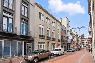 4 vergunde en verhuurde entiteiten<br /><br />Conform AREI voor alle wooneenheden <br /><br />Centrale ligging nabij zee, openbaar vervoer en winkels<br /><br />Volledig technisch dossier