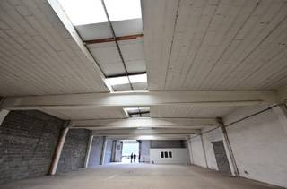 Magazijn 45 situeert zich op het bedrijventerrein in Malle aan Delften 23 langs de Zoerselbaan (provincie Antwerpen); de verbindingsweg tussen...