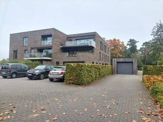 Ligging: Tussen Vosselaar en Beerse met bushalte vlakbij het appartement.Indeling: inkomhal, toilet, twee slaapkamers, berging, woonkamer, open...