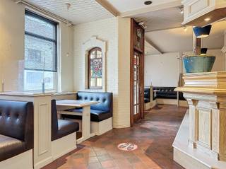 Zeer goed gelegen eigendom met diverse mogelijkheden nabij Dendermonde. Deze functionele woning voorheen uitgebaat als bistro, gekend in de wijde...