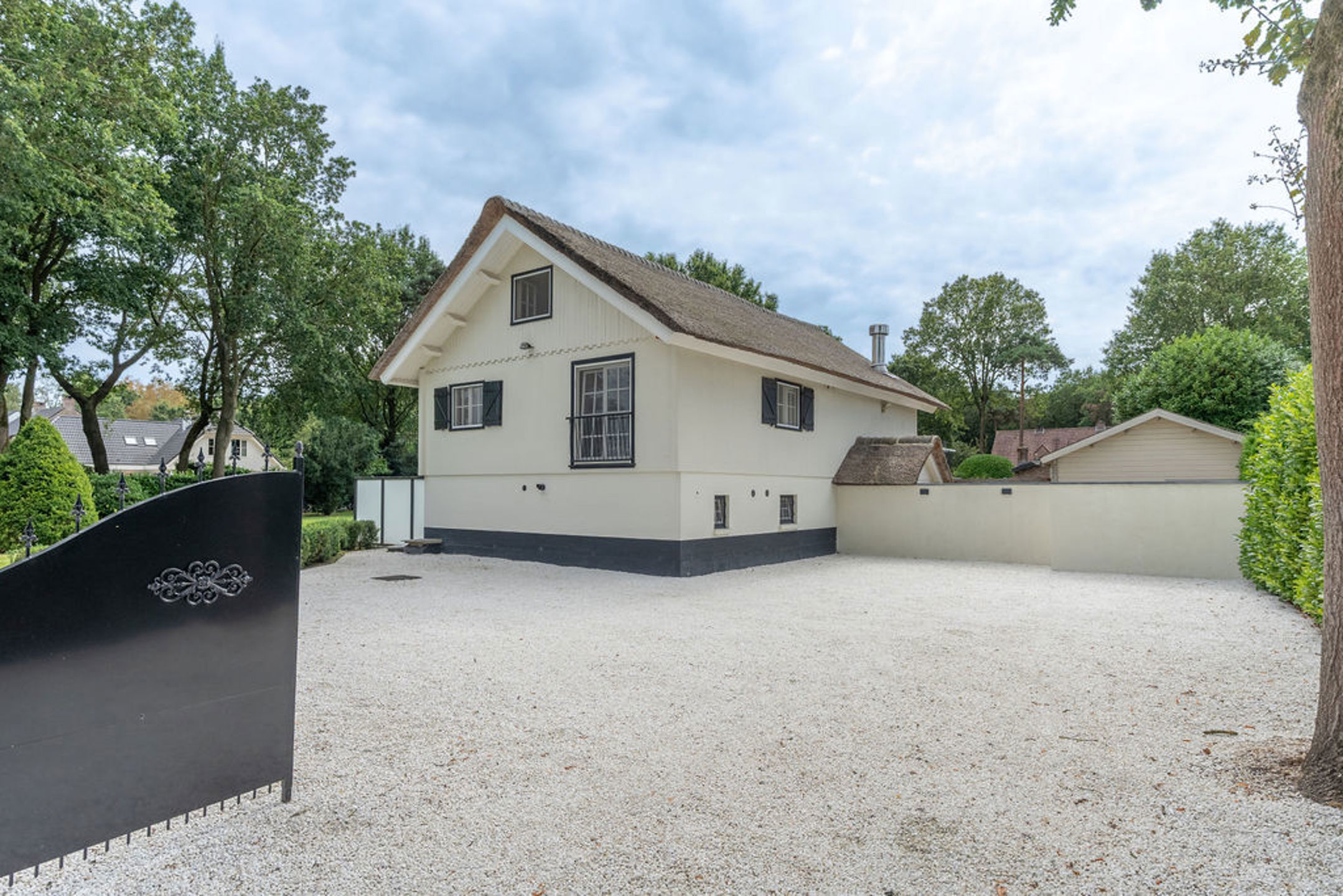 TIJDELIJK BESCHIKBAAR | EEN BIJZONDERE VILLA IN HET GROEN - foto 5