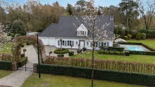 Klassieke villa met zwembad op ruim hoekperceel van ca. 3.150 m² met topligging te SchildeOp een prachtig en zonnig hoekperceel van ca. 3.150 m²...