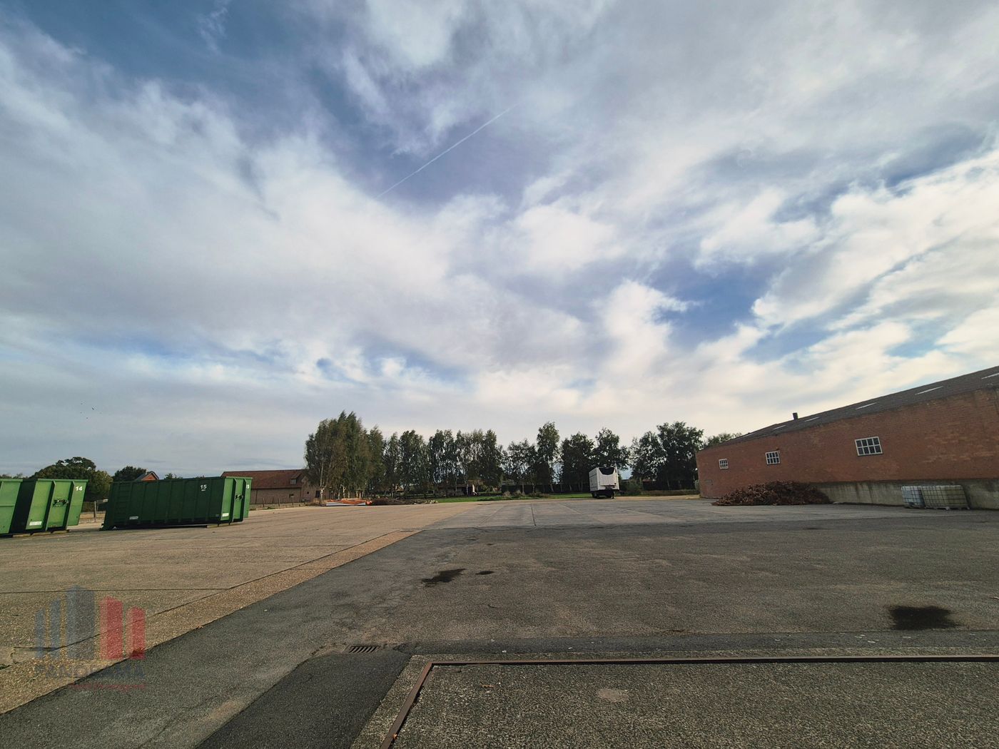 Verhard buitenterrein van 4.000 m² in Kortemark - foto 1