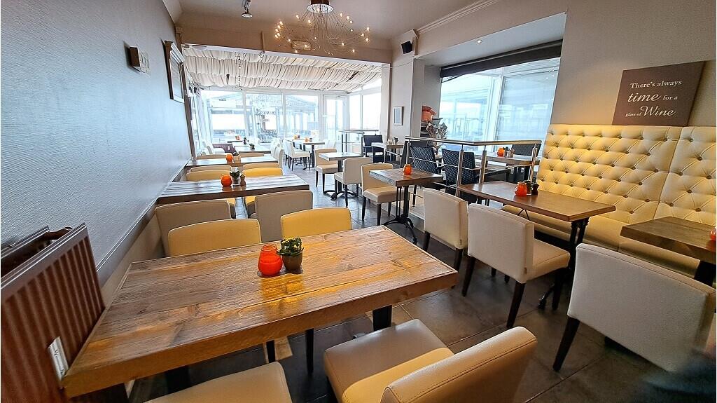 Horecapand met Terras op de Zeedijk te koop in Blankenberge - photo 2