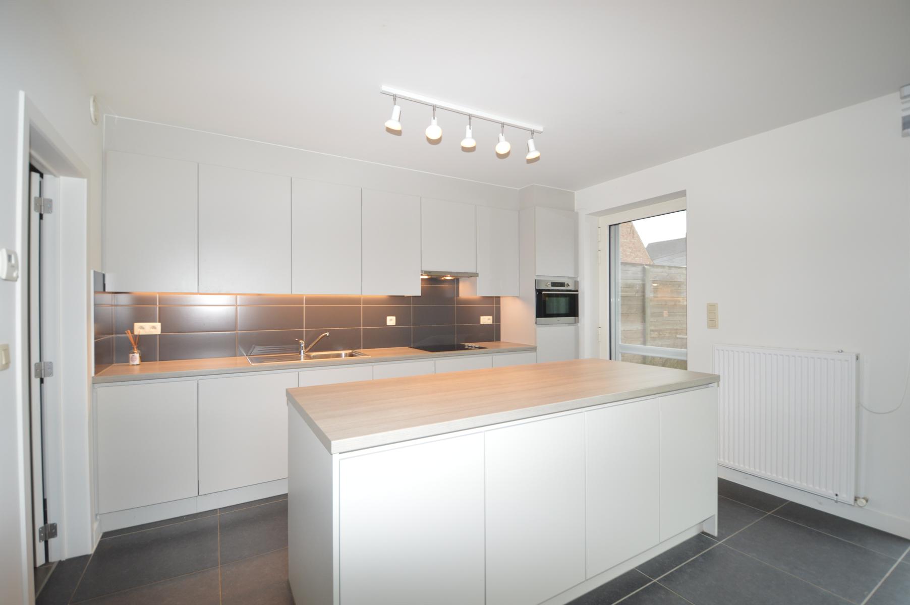 Recente woning met inpandige garage in centrum Lichtaart. - foto 4