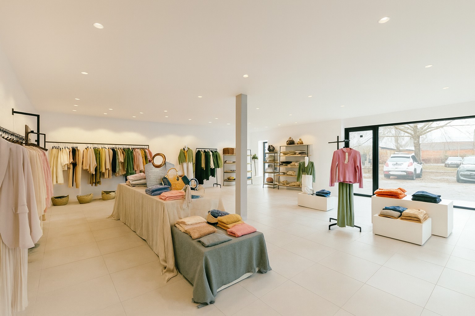 Perfect gelegen nieuwbouw handelsruimte in Eeklo. - foto 2