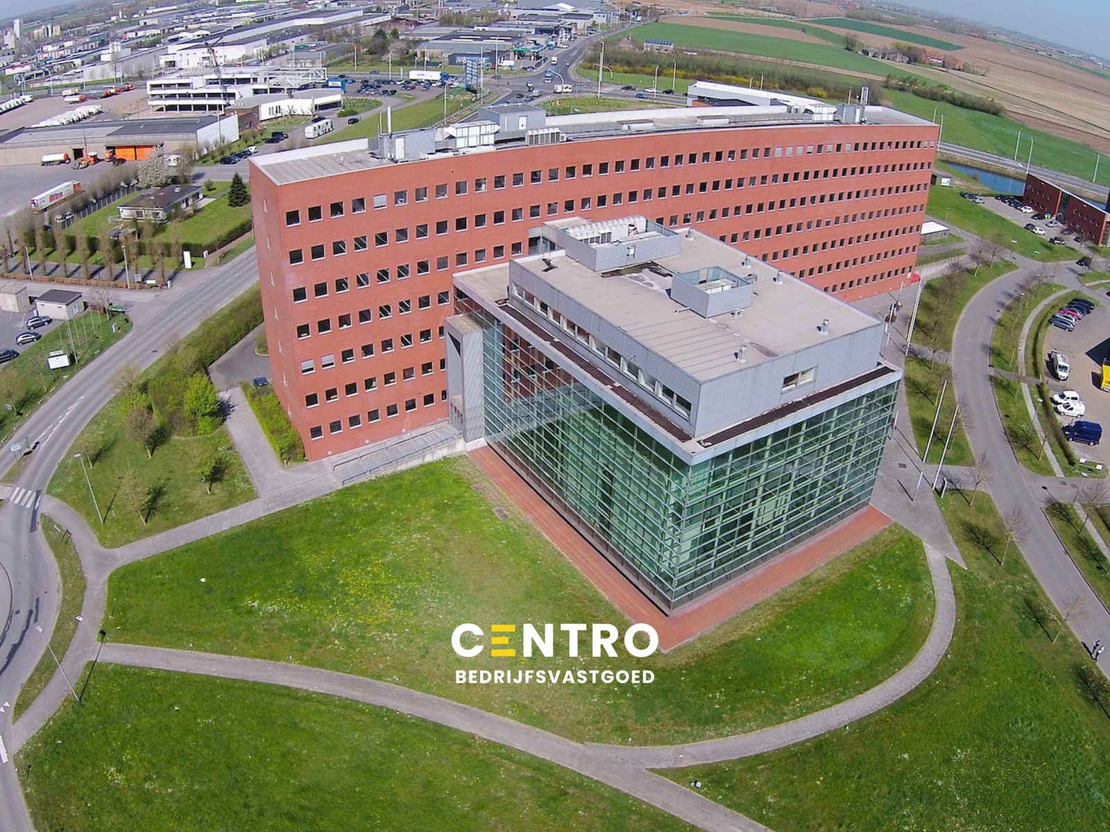 Instapklare KANTOORRUIMTE (± 225m²) - ALL-IN formule (huur, verbruik, randaccomodatie, etc.) te IEPER. - foto 1