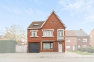 Te koop: ruim halfopen huis in Zele, op een uitstekende locatie dichtbij het centrum en met vlotte verbinding naar de invalswegen.Deze woning biedt...