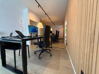 Kantoor-/winkelruimte te huur op toplocatie in Tielt<br /><br />Bent u op zoek naar een instapklare kantoorruimte op een uitstekende locatie? Dan is dit uw kans!<br /><br />Deze kantoorruimte is gelegen op de Markt van Tielt, een centrale en vlot bereikbare locatie met uitstekende visibiliteit voor klanten en bezoekers.<br /><br />
