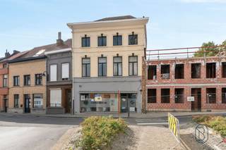 <p>Deze eigendom is TOPgelegen aan de Passage en aan de Sint-Hermesbasiliek en biedt veel potentieel.</p><p>Grote herenwoning genietend van prachtige uitzichten, op een toplocatie. <br />Aangename grote ruimtes, enorm veel potentieel. <br />INDELING: inkom en traphal, diverse kantoorruimtes, leefruimte, keuken, extra groot bijgebouw + verdiep, 5 slaapkamers en grote zolder.</p><p>Ideale gezinswoning, kantoren/burelen/praktijk of als investering.</p><p>Goede investering op een TOPLOCATIE.</p><p>Bezoek na afspraak met Immo Beguin: info@immobeguin.be</p>