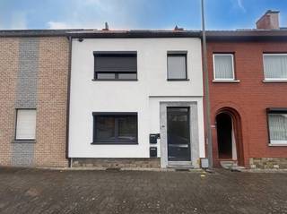 Op zoek naar een gezellig appartement in Hasselt? Dit charmante duplex-appartement met 2 slaapkamers bevindt zich in een kleinschalige...