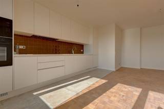 Very bright and well maintained apartment is for sale at Rooiboslaan 32, not far from the Bist in Wilrijk. The apartment with 3 bedrooms and a...