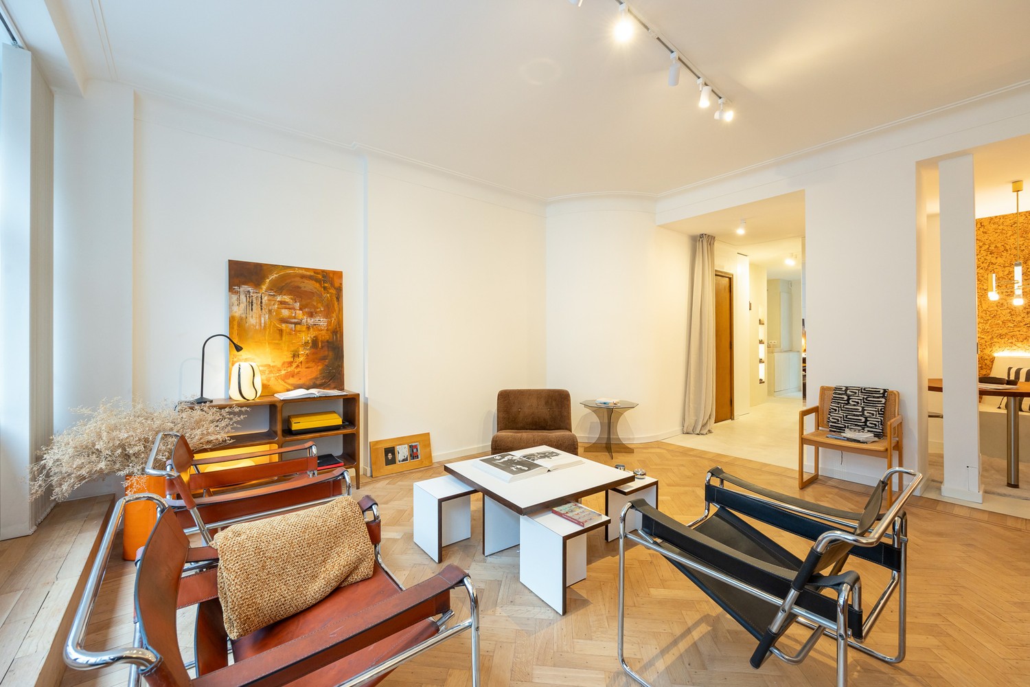 Appartement design prêt à emménager au bord du parc de la ville – élégance intemporelle au cœur de la cité - photo 2