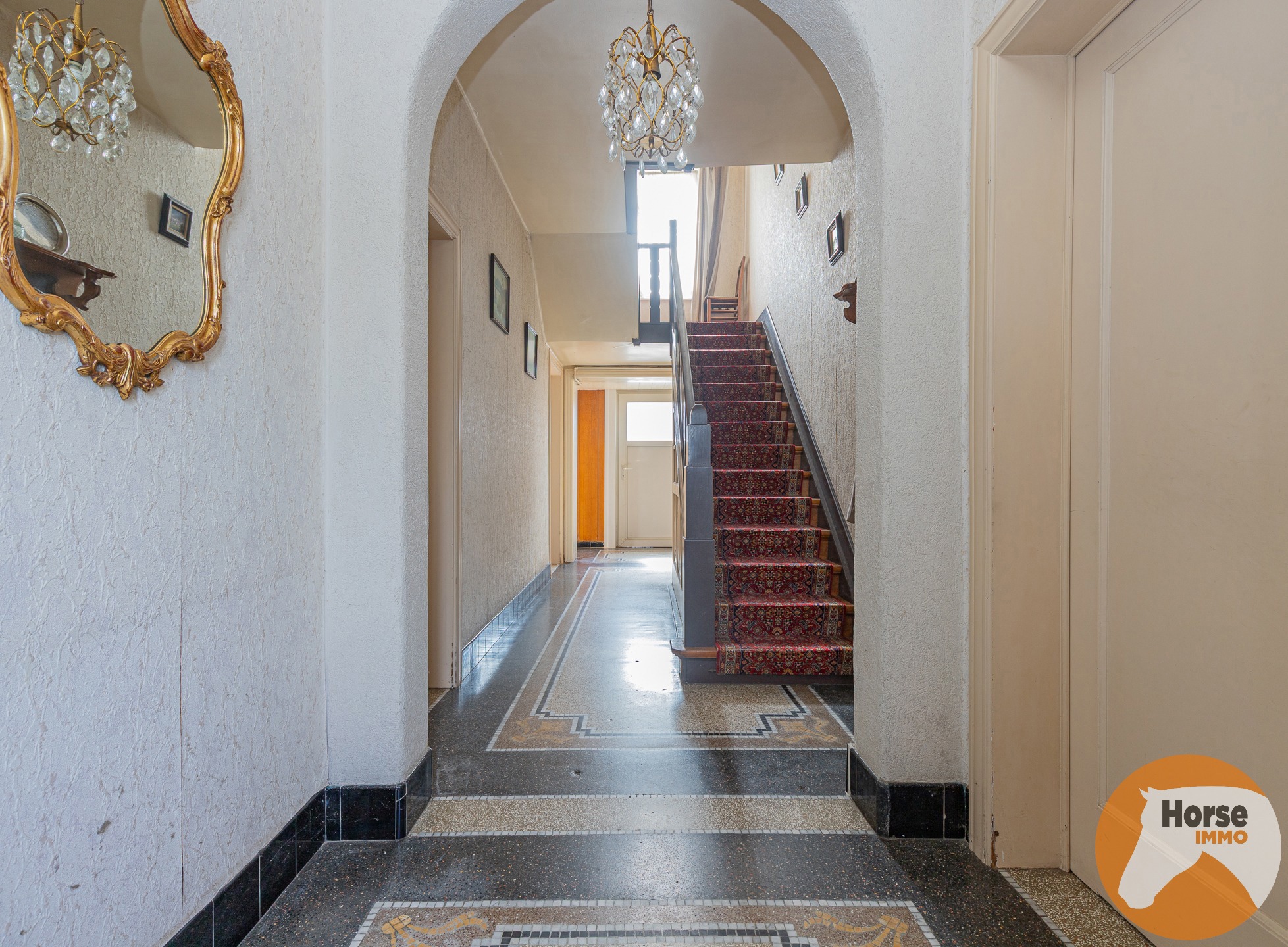 BURST - Te renoveren woning met tal van mogelijkheden - foto 4