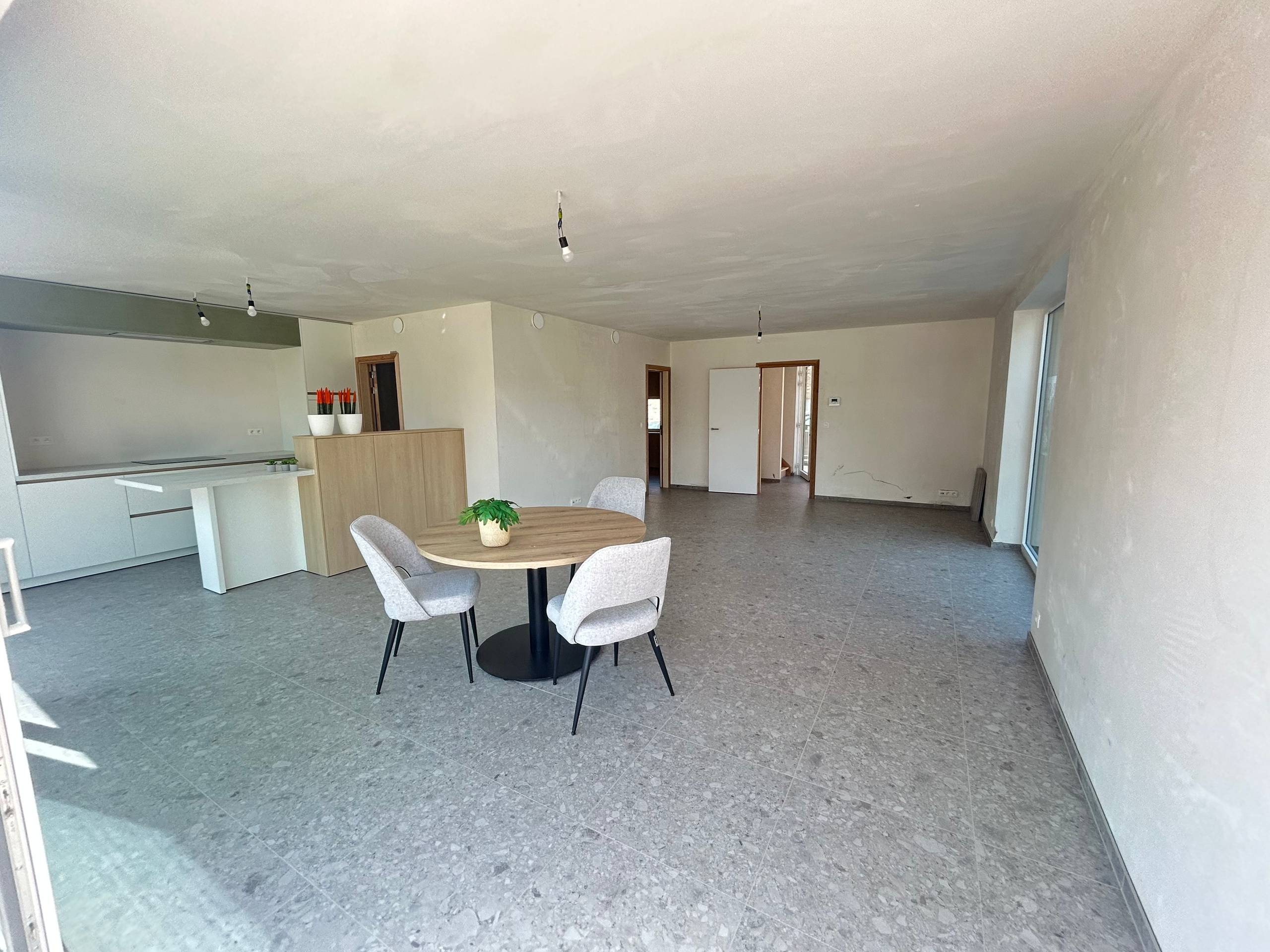 instapklare woning met 4 slaapkamers + moglijkheid carport. - foto 3