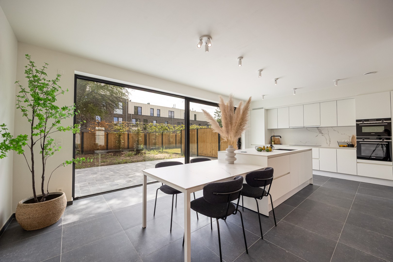 Moderne landelijke villa met A+ energieprestatie in rustige wijk - foto 1