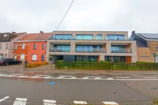 Nabij het centrum van Deinze bevindt zich dit recente appartementsgebouw bestaande uit 8 appartementen met garage of autostaanplaats...