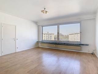 Dit appartement is gelegen in het centrum van Beveren.Alles op wandelafstand: winkels, openbaar vervoer, scholen, horeca,...Dit appartement is...