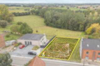 Vous rêvez de construire en toute tranquillité ? Ce terrain à bâtir unique à Biévenne offre un départ fulgurant grâce aux travaux de préparation...