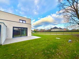 LAATSTE WONING TE KOOP !Deze moderne en praktische nieuwbouwwoning ligt op een zeer goede ligging te Evergem en ligt op een ideaal ZUIDgericht...