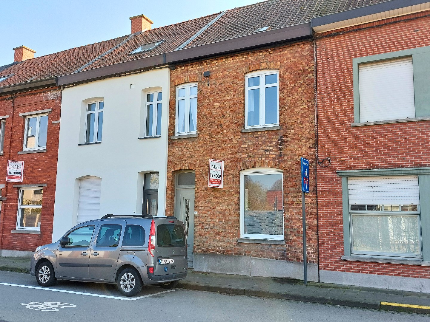 Woning nabij het centrum met 3 slaapkamers & uitweg. - foto 1