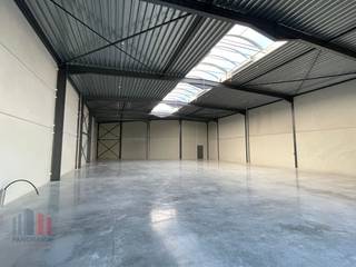 Nieuwbouw magazijnruimte met een oppervlakte van maar liefst 549 m² in combinatie met 2 privatieve parkeerplaatsen. De casco magazijnruimte...