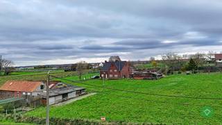 Rustig gelegen alleenstaande woning op een grondoppervlakte van 8.507 m² en bestaande uit: living - keuken - bureau - berging - wasplaats -...