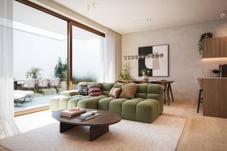 Dit uitzonderlijk nieuwbouwproject omvat 22 ruime appartementen, waarvan momenteel nog slechts 11 appartementen beschikbaar zijn. Gelegen op een toplocatie in de Jozef Nellenslaan 174 te Knokke, bevindt de residentie zich op wandelafstand van het strand, het Rubensplein en het Casino.<br /><br />Deze stijlvolle residentie onderscheidt zich door haar hoogwaardige afwerking, hedendaags wooncomfort en uitstekende ligging. Er is keuze uit ruime appartementen en duplex-appartementen met één tot vier slaapkamers, al dan niet voorzien van een bureau, en één tot drie badkamers. Elk appartement beschikt over een aangename leefruimte met keuken, een praktische berging en een zuidgericht zonneterras. De appartementen worden uitgerust met een energiezuinige warmtepomp gevoed door geothermie, daarnaast is er de voorziening van zonnepanelen, wat bijdraagt aan een optimaal wooncomfort en een duurzaam energieverbruik. Dit unieke project combineert een hedendaagse architectuur en hoogwaardige afwerking met een uitstekende ligging op 50m van de zee! <br /><br />Extra troeven:<br />* unieke ligging in de gegeerde Jozef Nellenslaan <br />* appartementen en duplexappartementen met zuidgericht zonneterras<br />* geothermie-warmtepomp<br />* vloerverwarming<br />* zonnepanelen<br />* ventilatiesysteem D<br />* fietsenstalling aanwezig<br />* hoogwaardige afwerking<br /><br />Een uniek project voor wie op zoek is naar kwalitatief en comfortabel wonen op een uitzonderlijke locatie in Knokke.<br /><br />6% BTW mogelijk<br /><br />Aarzel niet om ons te contacteren voor meer info: tel. : 050 62 44 14 of via knokke@immax.be