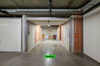 Welkom in de Sint-Jansstraat 4 te Oostende, waar dit recent gerenoveerde appartement je meteen het gevoel geeft van thuiskomen. Met zijn 67 m²...