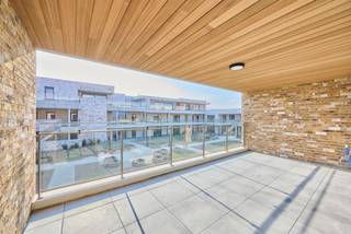 <span><span><strong>Ideale investeringsopbrengst in project De Hessel in Herselt.</strong><br /></span></span>
<p>Ben je op zoek naar een zorgeloze investering met een aantrekkelijk rendement? Dit moderne en energiezuinige appartement biedt je niet alleen een fantastische kans om te investeren in vastgoed, maar ook gemoedsrust. Het appartement is namelijk verhuurd aan betrouwbare huurders die op zoek zijn naar langdurig woongenot (huurovereenkomst van 9 jaar).<br />Dit betekent voor jou als investeerder: een stabiel huurrendement en een zorgeloze verhuurervaring. Met de sterke vraag naar duurzame en comfortabele woningen is dit dé kans om te investeren in een bloeiende regio.</p>
<span><span><strong>App 32 - Wolfsdonksesteenweg 1/205: </strong></span><span>Appartement op de tweede verdieping met veel lichtinval, 1 slaapkamer en groot terras:</span><br />- vloerverwarming en zonnepanelen<br />- ruime parkeerplaats en berging in de afgesloten parkeergarage<br /><br />Dankzij onze <strong>geen gedoe aanpak</strong> ontzorgen wij je van alles wat er bij verhuren komt kijken. Jij verhuurt je pand, maar <strong>alle praktische taken</strong> (onderhoud, technisch en financieel beheer) nemen wij van je over. Laat je investeringspand renderen zonder omkijken! Wij adviseren je hierover graag tijdens een afspraak. Ook bezorgen we je een gedetailleerde rendementsberekening op aanvraag.<br /><br />Vermelde prijs is exclusief BTW (21 %) en notariskosten.<br />Voor meer informatie of een bezoek ter plaatse: 011 39 90 50 - info@jansenrealestate.be<br />Wij ontzorgen je ook voor de verkoop van je huidige woning! Voor meer uitleg helpen we je graag verder.<br /></span>