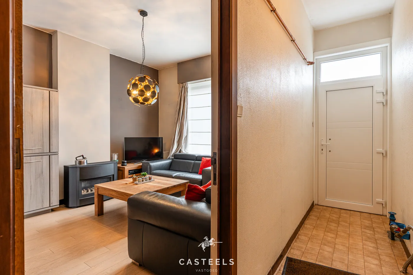 Op te frissen woning met uitbreidingsmogelijkheden op centrale locatie in Merelbeke Flora - foto 4