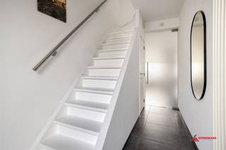 Move-in ready, energy efficient home with sunny gardenThis perfectly maintained house offers modern living comfort and a smart layout. On the ground...