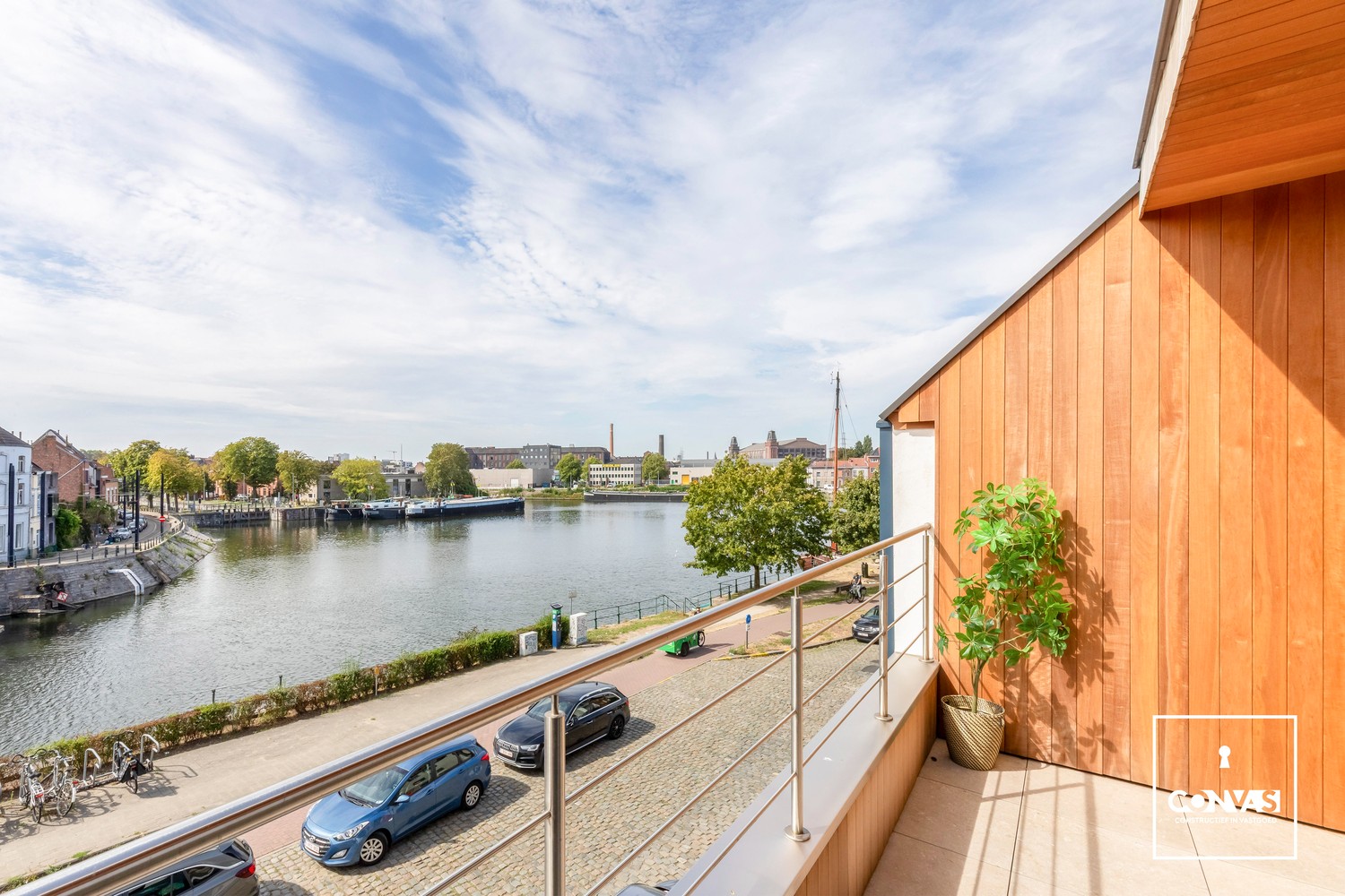 Gerenoveerde woning met zicht op het water nabij Gent-centrum - foto 1