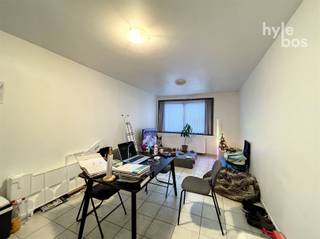 <p><span>Centrally located ready to move in apartment with good connection to E17, city center or station.</span></p><p><span>An apartment located on the second floor with entrance hall, fitted kitchen with appliances (electric cooker and cooker hood), living room, bathroom with all comforts (single sink, toilet and shower), 1 bedroom. Connection for washing machine provided. BJ: 2008. Shared bicycle storage is provided. Central heating on natural gas. HR glazing. Very favorable EPC: 118. Ideal starter home or interesting as an investment! Schedule your visit now!</span></p><p><span> </span></p>