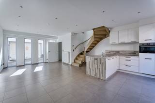 Moderne lichtrijke energiezuinige HOB-woning met koertje centrum Brugge-West, in doodlopend straatje, nabij ’t Zand, Smedenstraat, Concertgebouw...