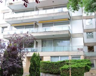 A proximité du Bois de le Cambre, de l'abbaye de la Cambre, des étangs d'Ixelles, de la place Flagey et de l’ULB, se situe un très bel appartement...