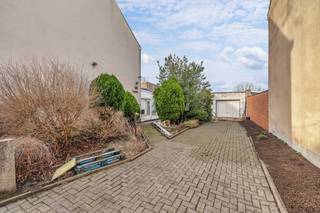 <p>Bouwgrond te koop in het centrum van Liedekerke, Meersstraat 60 – een instapklare kans om zelf te bouwen op een perceel van 378 m². Het terrein is 9,26 m breed en 51 m diep, met een goedgekeurde bouwbreedte van 9,26 m en een bouwdiepte van 15 m, goed voor een bebouwbare oppervlakte van 132 m². De grond maakt deel uit van een verkaveling en is gelegen nabij het centrum, op wandelafstand van winkels, scholen, openbaar vervoer en een station. Ook de oprit E-40 bevindt zich vlakbij.</p><p>Een ideale uitvalsbasis om een nieuwbouwproject volledig naar eigen wens te realiseren, centraal gelegen in Liedekerke.</p><p>Interesse? Neem contact op met TOPO-IMMO voor meer informatie of een bezoek.</p>